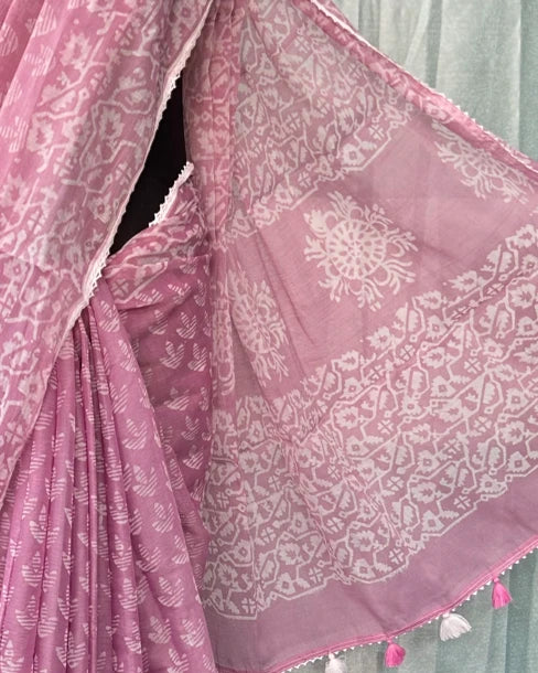 Close-up of mauve pink batik saree pallu with tassel border